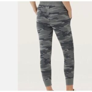 Splendid Camo Jogger Pants – Women’s M